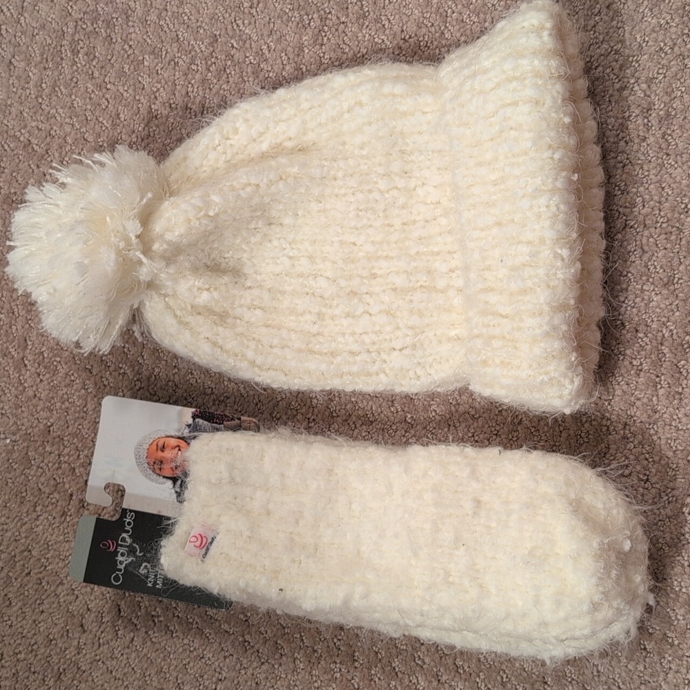 Cuddle Duds Fuzzy White Mittens and Mossimo White Hat NWT